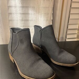 Kensie Black Textured Ankle Booties